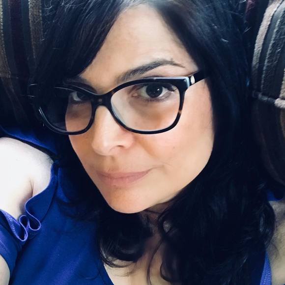 Meet your Posher, Julee - Picture 2 of 2